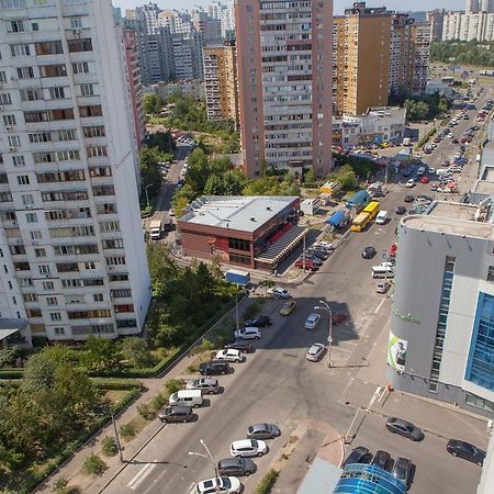 Apartment In 2 Min From Poznyaky Metro Station Kiev Exterior foto