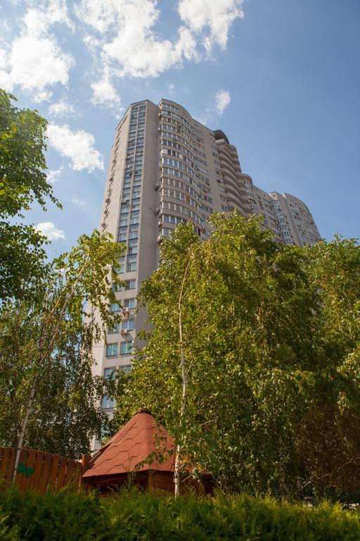Apartment In 2 Min From Poznyaky Metro Station Kiev Exterior foto