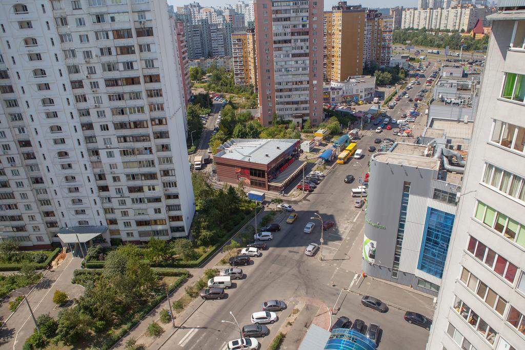 Apartment In 2 Min From Poznyaky Metro Station Kiev Exterior foto