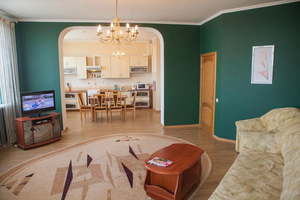 Apartment In 2 Min From Poznyaky Metro Station Kiev Exterior foto
